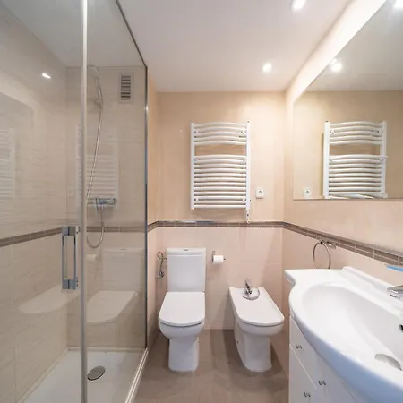 Beautiful Renovated With Views Apartment